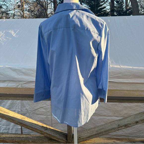 Foxcroft Wrinkle Free Light Blue Button-Up Shirt 8 NWT - Picture 9 of 13